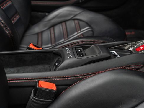 Used 2022 Ferrari F8 Tributo image 61