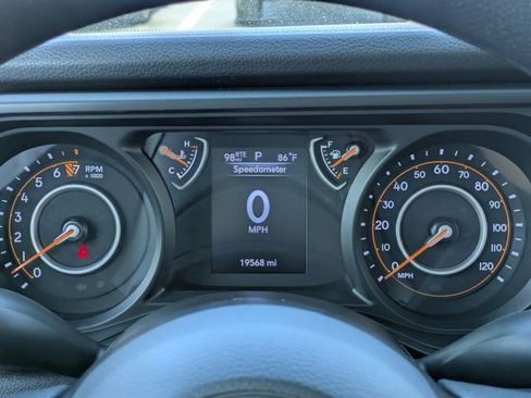 Certified 2024 Jeep Gladiator Sport AWD/4WD image 18