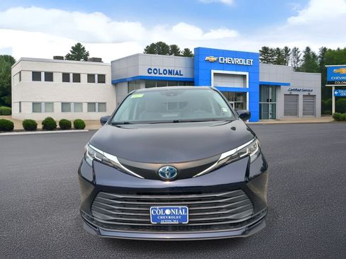 Used 2021 Toyota Sienna LE AWD/4WD image 18