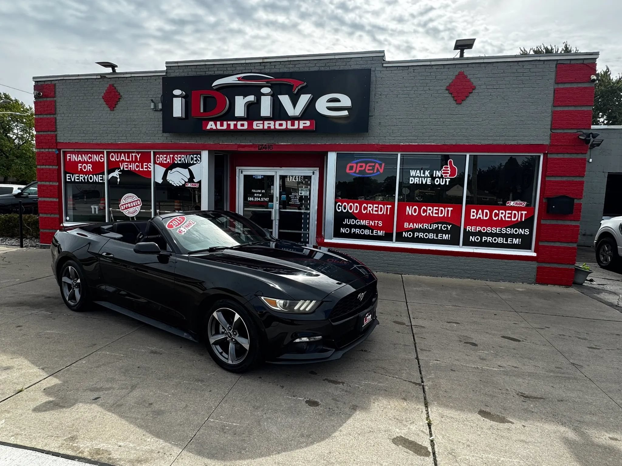 Used 2015 Ford Mustang Convertible w/ Equipment Group 051A RWD image 1