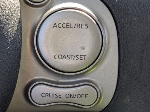 Used 2012 Nissan Versa SV image 12