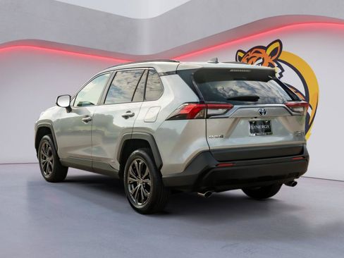 Used 2022 Toyota RAV4 XLE Premium AWD/4WD image 8