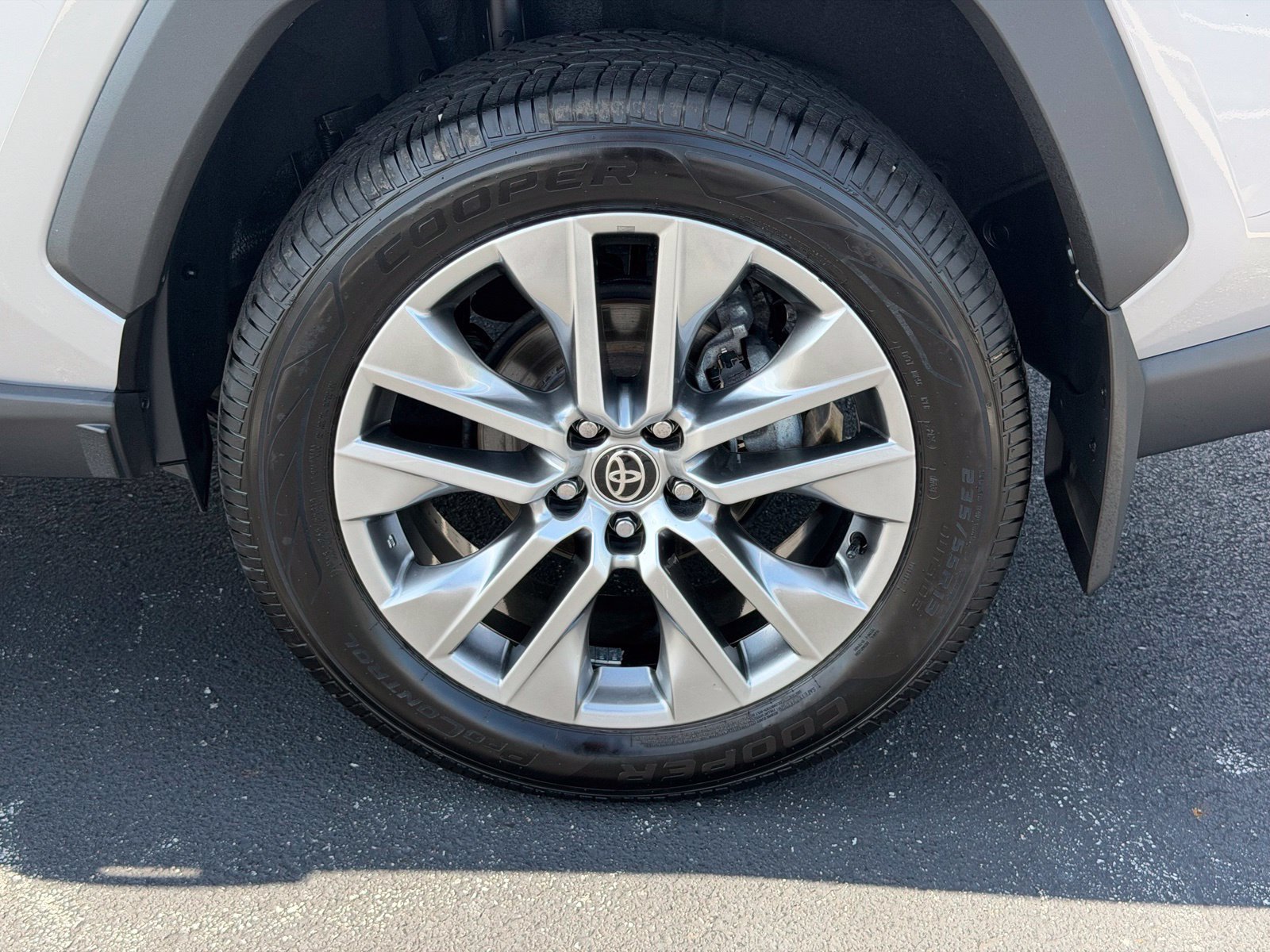 Used 2022 Toyota RAV4 XLE Premium AWD/4WD image 35