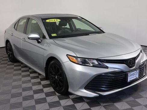 Used 2018 Toyota Camry LE FWD image 1
