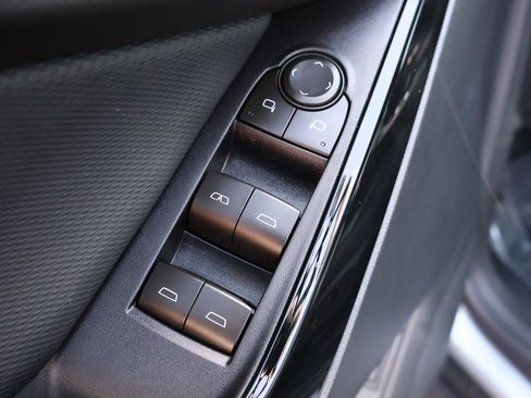 New 2026 Chevrolet Equinox LT w/ Convenience Package II FWD image 7
