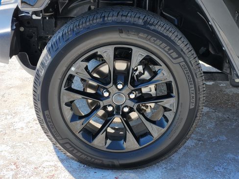 Used 2024 Jeep Wrangler Unlimited Sahara AWD/4WD image 14