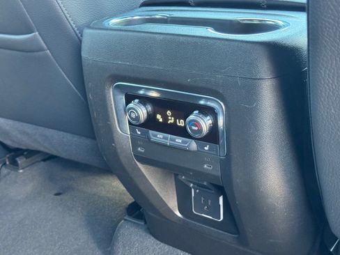 Used 2025 GMC Yukon XL Denali image 12