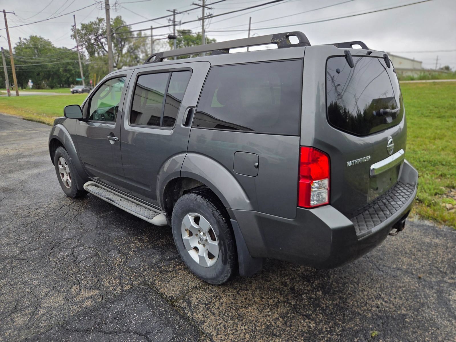 Used 2009 Nissan Pathfinder S AWD/4WD image 2