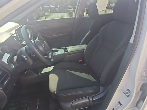 Used 2024 Nissan Rogue S FWD image 12
