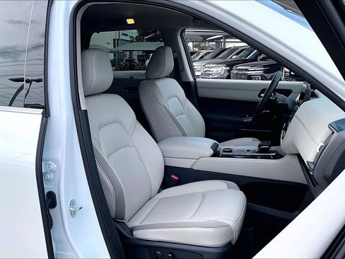 Used 2025 Nissan Pathfinder SL AWD/4WD image 10