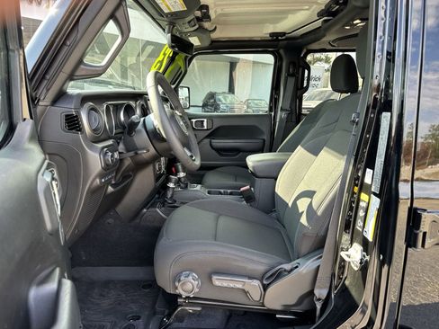 Used 2023 Jeep Wrangler Unlimited w/ 8.4" Radio Group image 16