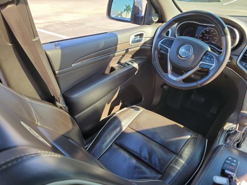 Used 2018 Jeep Grand Cherokee Overland image 17