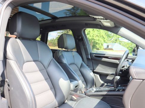 Used 2023 Porsche Macan Turbo AWD/4WD image 20