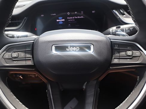 New 2026 Jeep Grand Cherokee L Limited w/ Trailer Tow Package AWD/4WD image 14