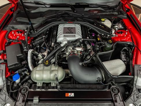 Used 2021 Ford Mustang Shelby GT500 w/ Carbon Fiber Track Pack RWD image 3