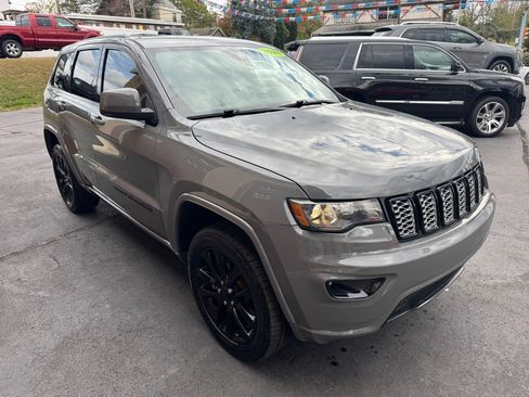 Used 2021 Jeep Grand Cherokee Laredo X image 19