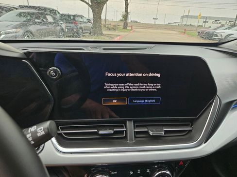 Used 2025 Chevrolet Trax LT w/ LT Convenience Package FWD image 21