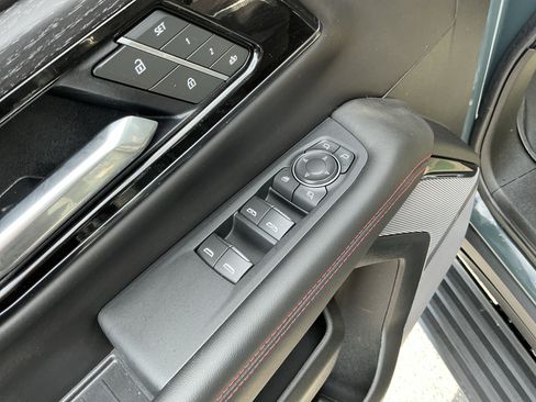 Used 2025 GMC Yukon XL AT4 Ultimate AWD/4WD image 15