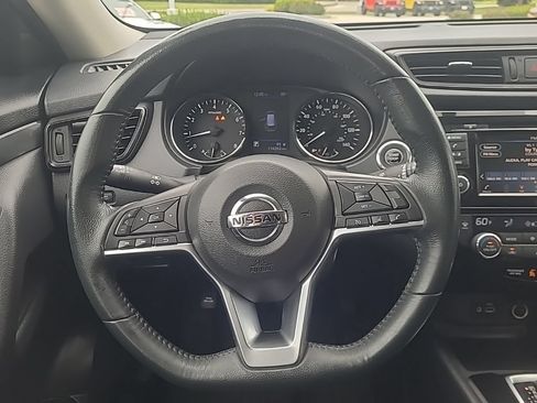 Used 2018 Nissan Rogue SV AWD/4WD image 16