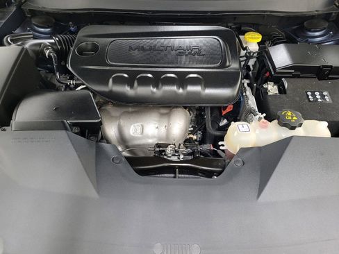 Used 2019 Jeep Cherokee Latitude Plus w/ Cold Weather Group AWD/4WD image 30