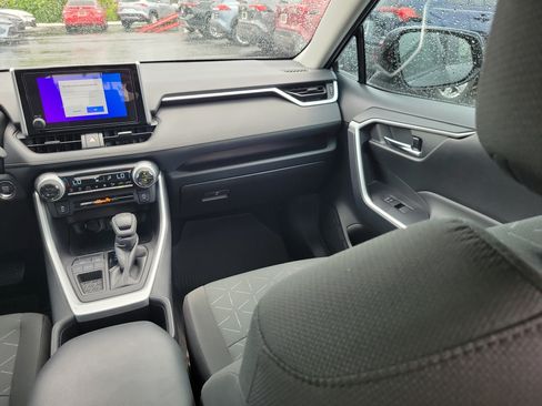 Used 2024 Toyota RAV4 XLE FWD image 17