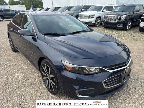 Used 2017 Chevrolet Malibu LT w/ Leather Package FWD image 7
