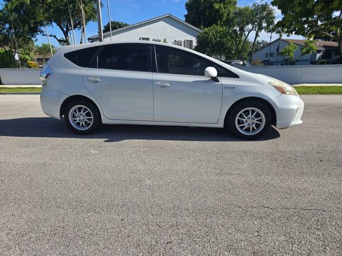 Used 2013 Toyota Prius V Three FWD image 4