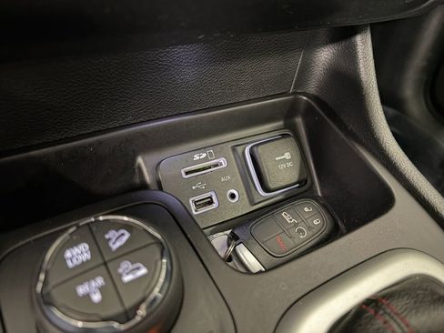 Used 2016 Jeep Cherokee Trailhawk w/ Comfort/Convenience Group image 48