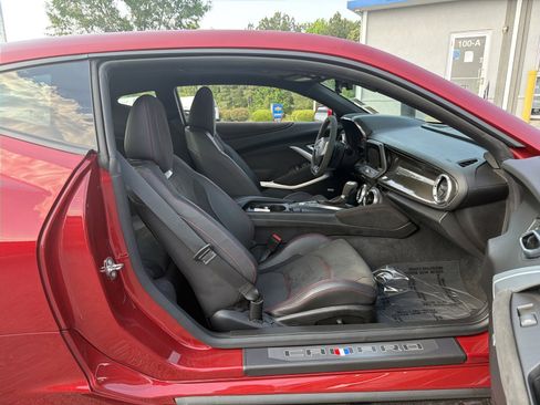Used 2018 Chevrolet Camaro ZL1 RWD image 33