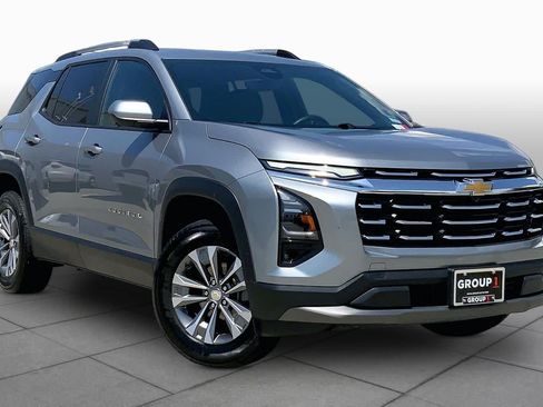 Used 2025 Chevrolet Equinox LT w/ Convenience Package II FWD image 3