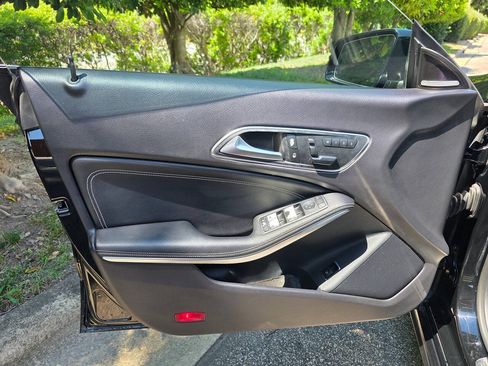 Used 2015 Mercedes-Benz CLA 250 image 9