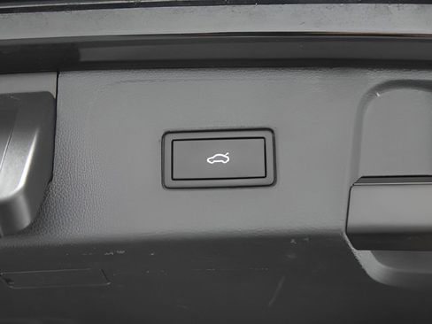 Used 2024 Volkswagen Atlas SE image 38