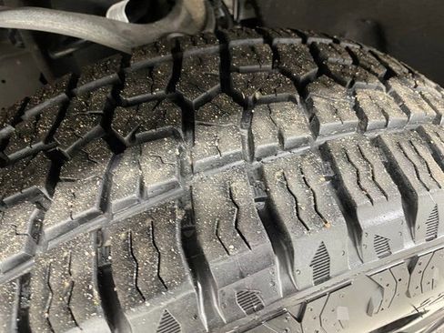 Used 2023 Chevrolet Silverado 1500 LT Trail Boss image 8