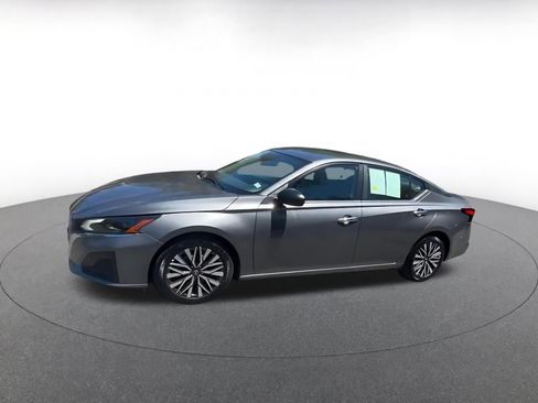 Used 2025 Nissan Altima 2.5 SV FWD image 7