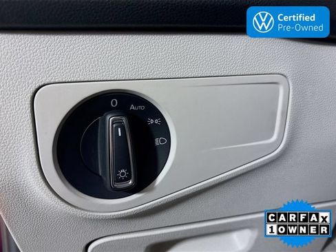 Certified 2024 Volkswagen Tiguan SE AWD/4WD image 10