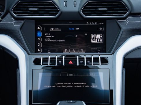 Used 2019 Lamborghini Urus AWD/4WD image 36