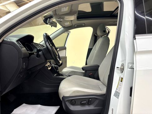 Used 2018 Volkswagen Tiguan SEL image 16