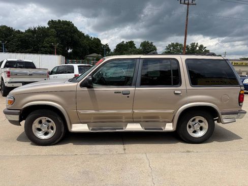 Used 1997 Ford Explorer XLT AWD/4WD image 4