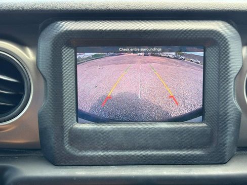 Used 2018 Jeep Wrangler Unlimited Sport S AWD/4WD image 23
