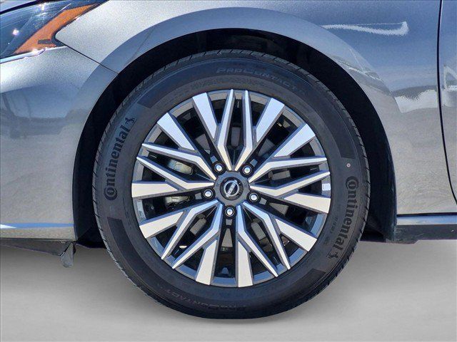 Used 2025 Nissan Altima 2.5 SV FWD image 21