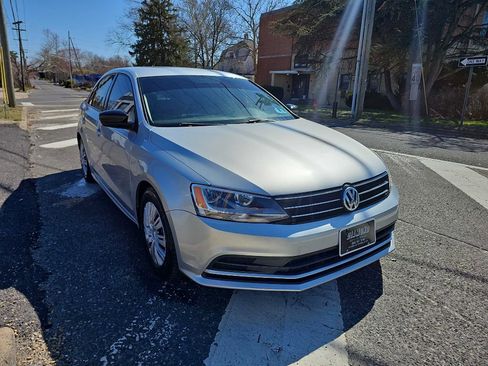 Used 2015 Volkswagen Jetta S image 3