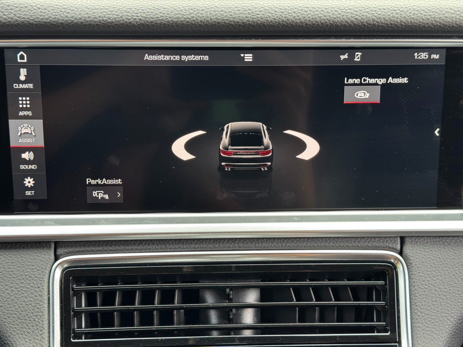 Used 2018 Porsche Panamera image 29