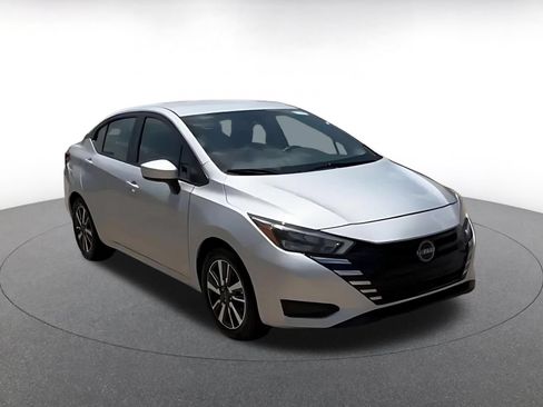 Used 2025 Nissan Versa SV FWD image 3