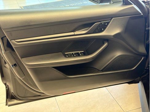 Used 2023 Porsche Taycan image 11