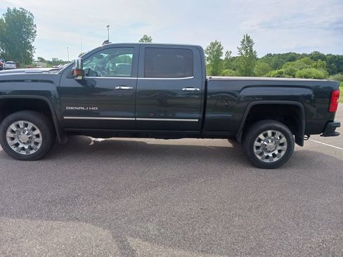 Used 2018 GMC Sierra 2500 Denali w/ Duramax Plus Package AWD/4WD image 7