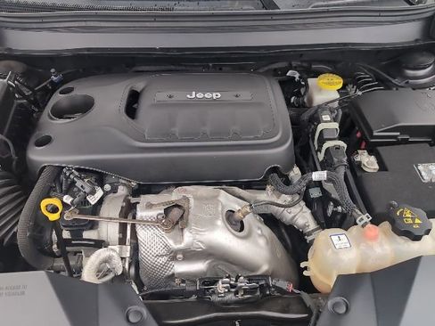 Certified 2020 Jeep Cherokee Trailhawk w/ Cold Weather Group image 27