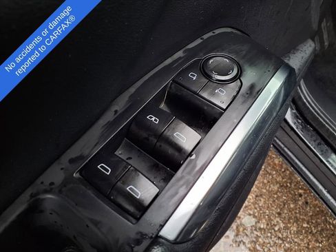 Used 2025 Chevrolet Traverse LT image 16