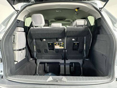 Certified 2025 Toyota Sienna LE FWD image 25