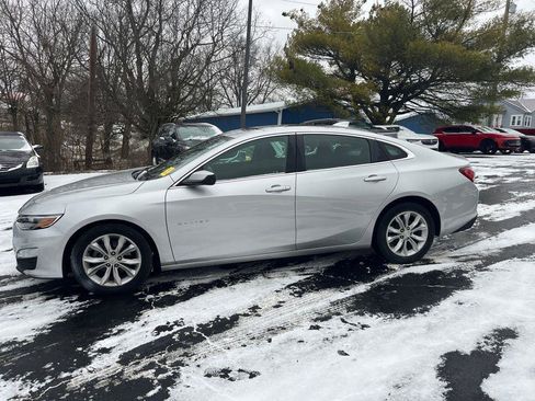 Used 2019 Chevrolet Malibu LT image 2