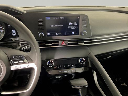 Used 2022 Hyundai Elantra SEL FWD image 9